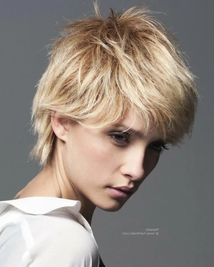 Равномерная стрижка женская на средние волосы Feminine Boy Cut With The Cropped Hair Layered In The Neck ... Medium short hair