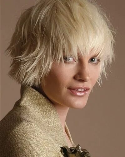 Равномерная стрижка женская на средние волосы Wispy short hairstyles Short hair styles, Real hair wigs, Hair styles