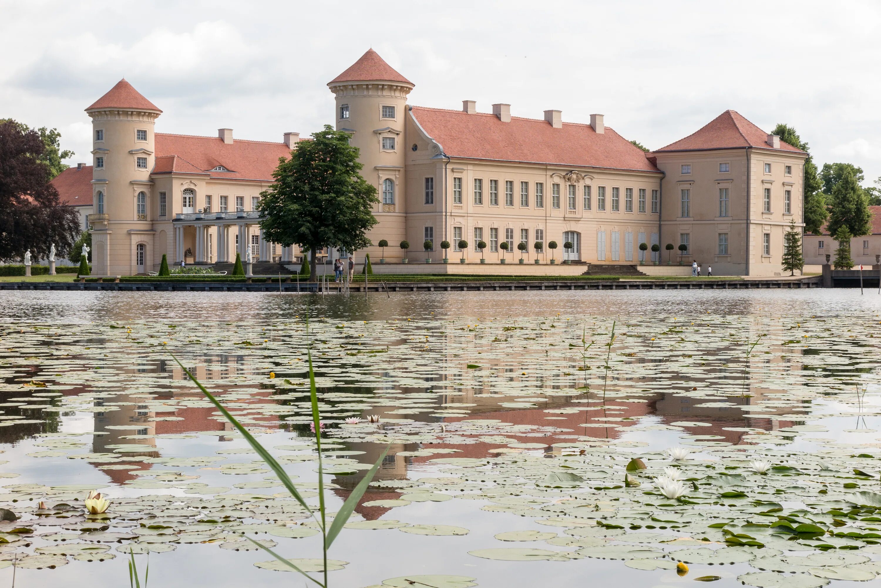 Райнсбергский дворец фото File:Schloss Rheinsberg-IMG 2104.jpg - Wikimedia Commons