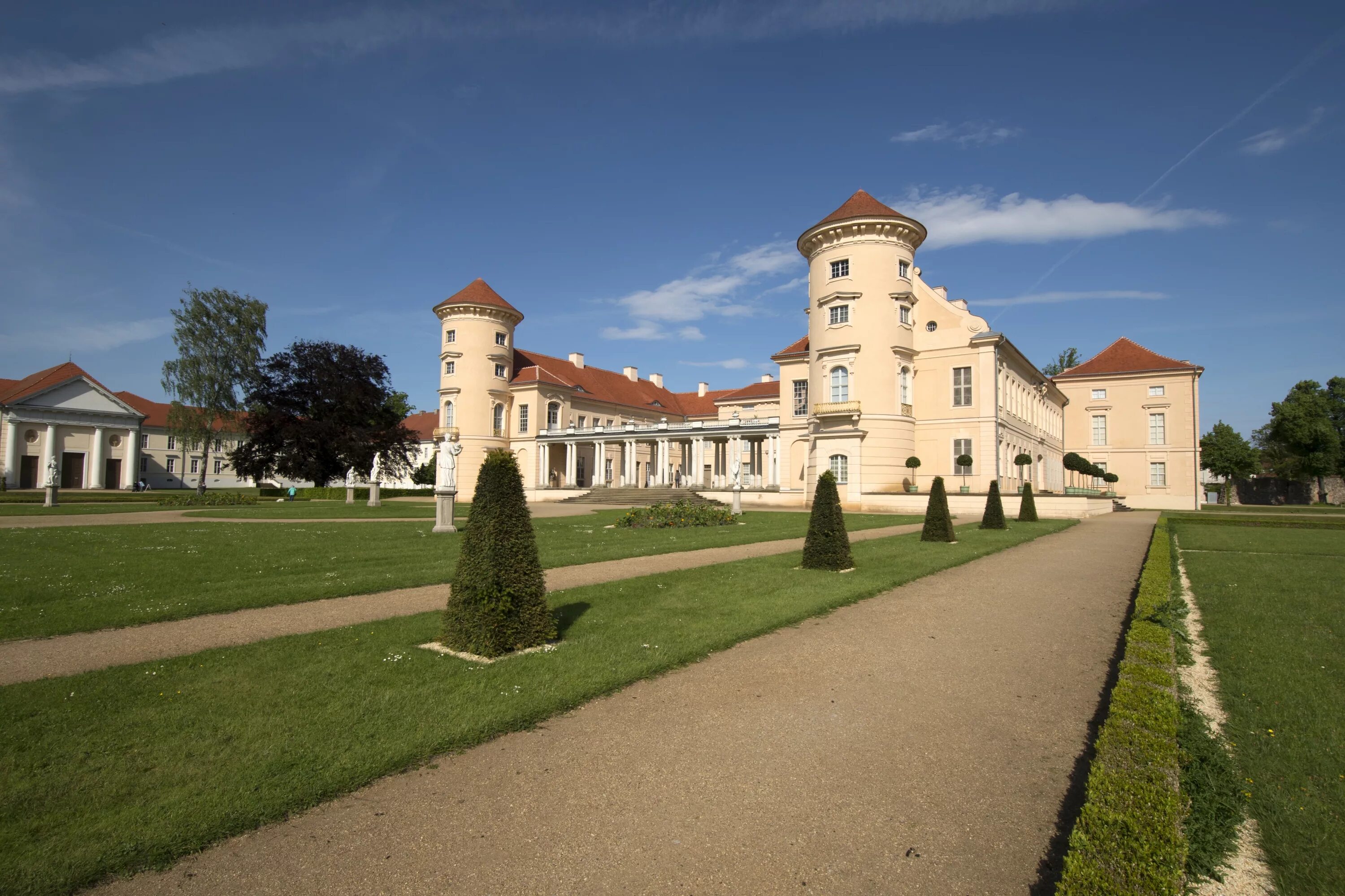 Райнсбергский дворец фото Pressematerial: Schloss und Lustgarten Rheinsberg SPSG