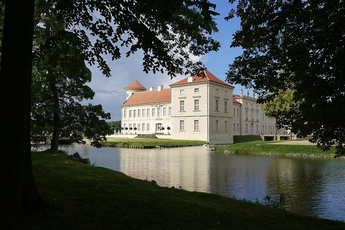 Райнсбергский дворец фото File:Rheinsberg, 16831 Rheinsberg, Germany - panoramio.jpg - Wikimedia Commons