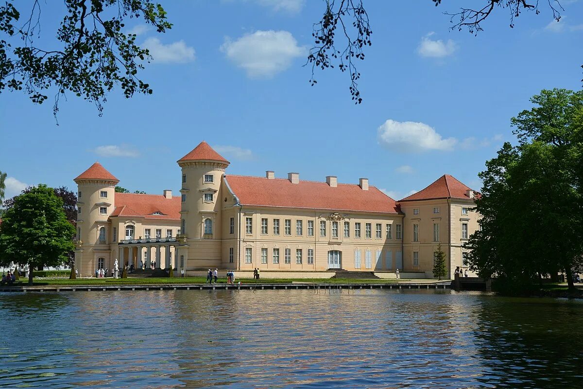 Райнсбергский дворец фото Рейнсбергский дворец - Википедия