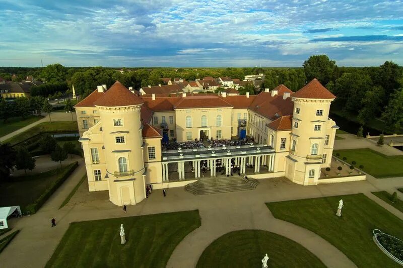 Райнсбергский дворец фото Рейнсбергский дворец (Schloss Rheinsberg) * Дворцы, замки, соборы