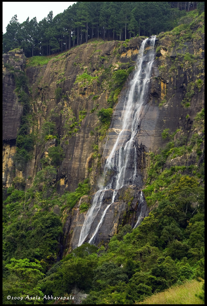 Район фото достопримечательности Bambara kanda falls Bambarakanda waterfall is highest wate. Flickr