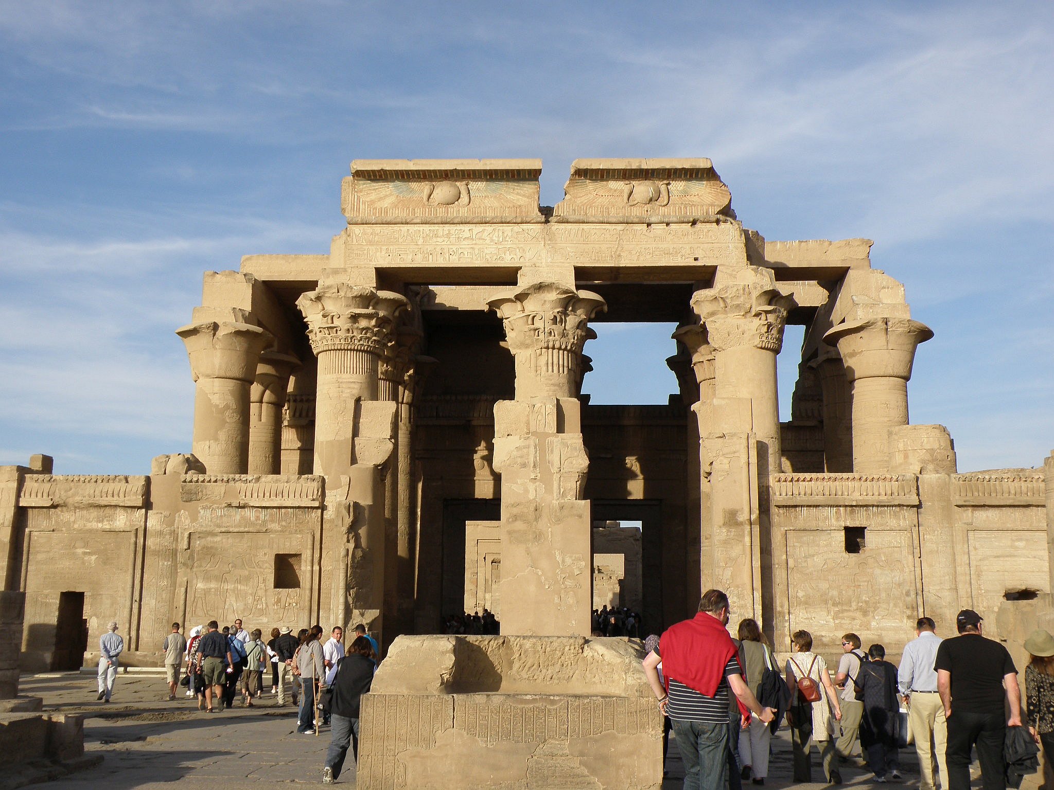 Район фото достопримечательности File:Kom Ombo temple.jpg - Wikimedia Commons