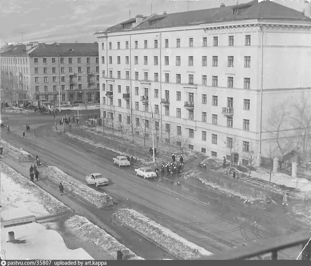 Купить квартиру в Москве метро Октябрьское поле.