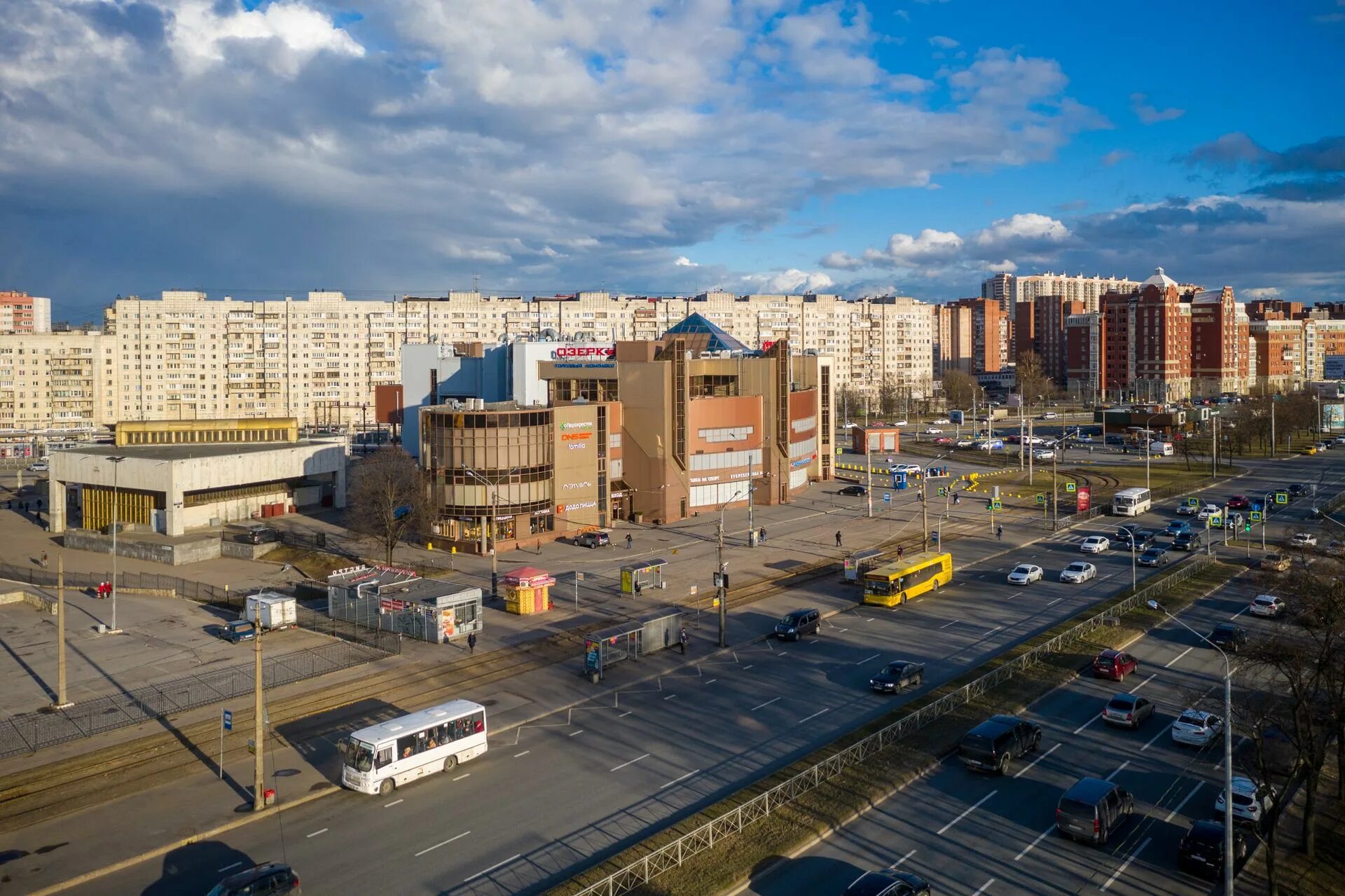 Район озерки санкт петербург фото Станцию метро "Озерки" закрыли из-за подозрительного предмета