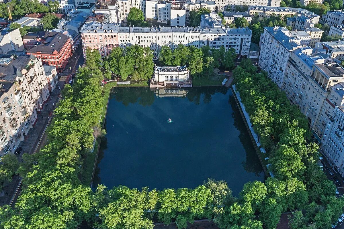 Район патрики в москве фото Patriarch Ponds - Wikipedia