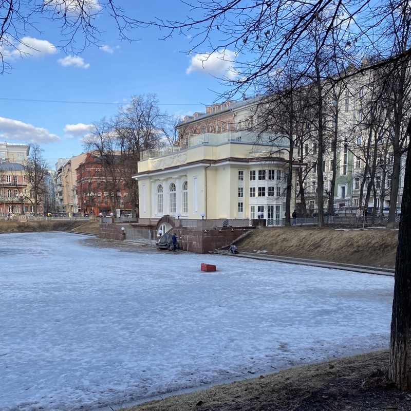 Район патрики в москве фото Ресторан Pavilion Пруд Патрики в Москве в Б.Патриаршем пер.: авторская кухня, за