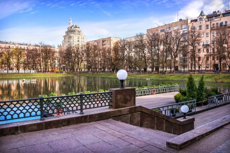 Район патрики в москве фото The House of the Patriarch and the Cafe Near the Patriarch`s Ponds in Moscow Edi