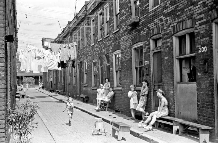 Район ретро фото Arthur Rothstein - Housing conditions in Ambridge, Pennsylvania, home of the Ame