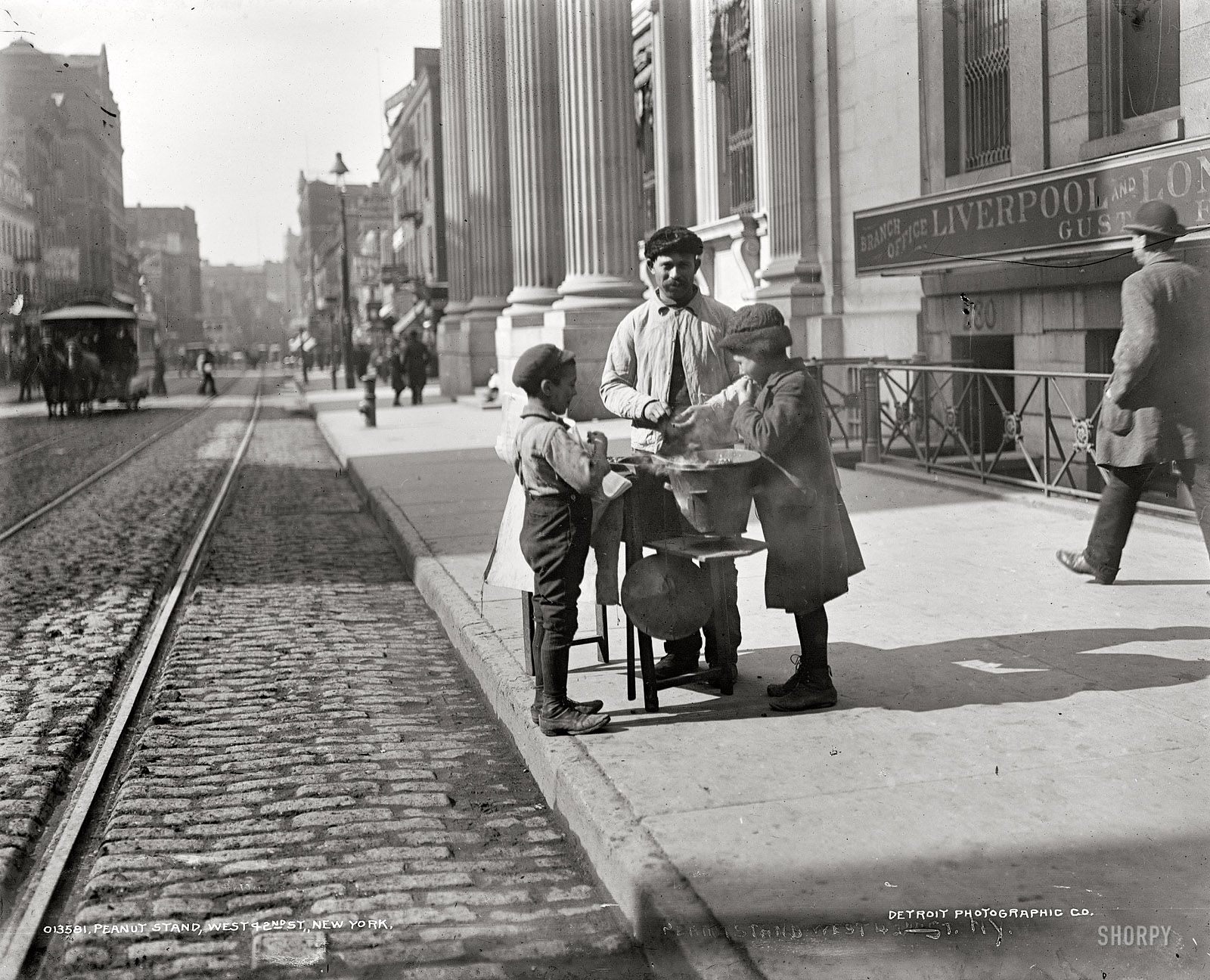 Район ретро фото New York circa 1900. "Peanut stand, West 42nd Street." Nyc art print, New york s