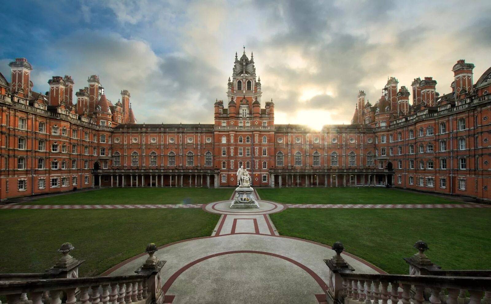 Район университет фото Centre for Machine Learning at Royal Holloway University of London