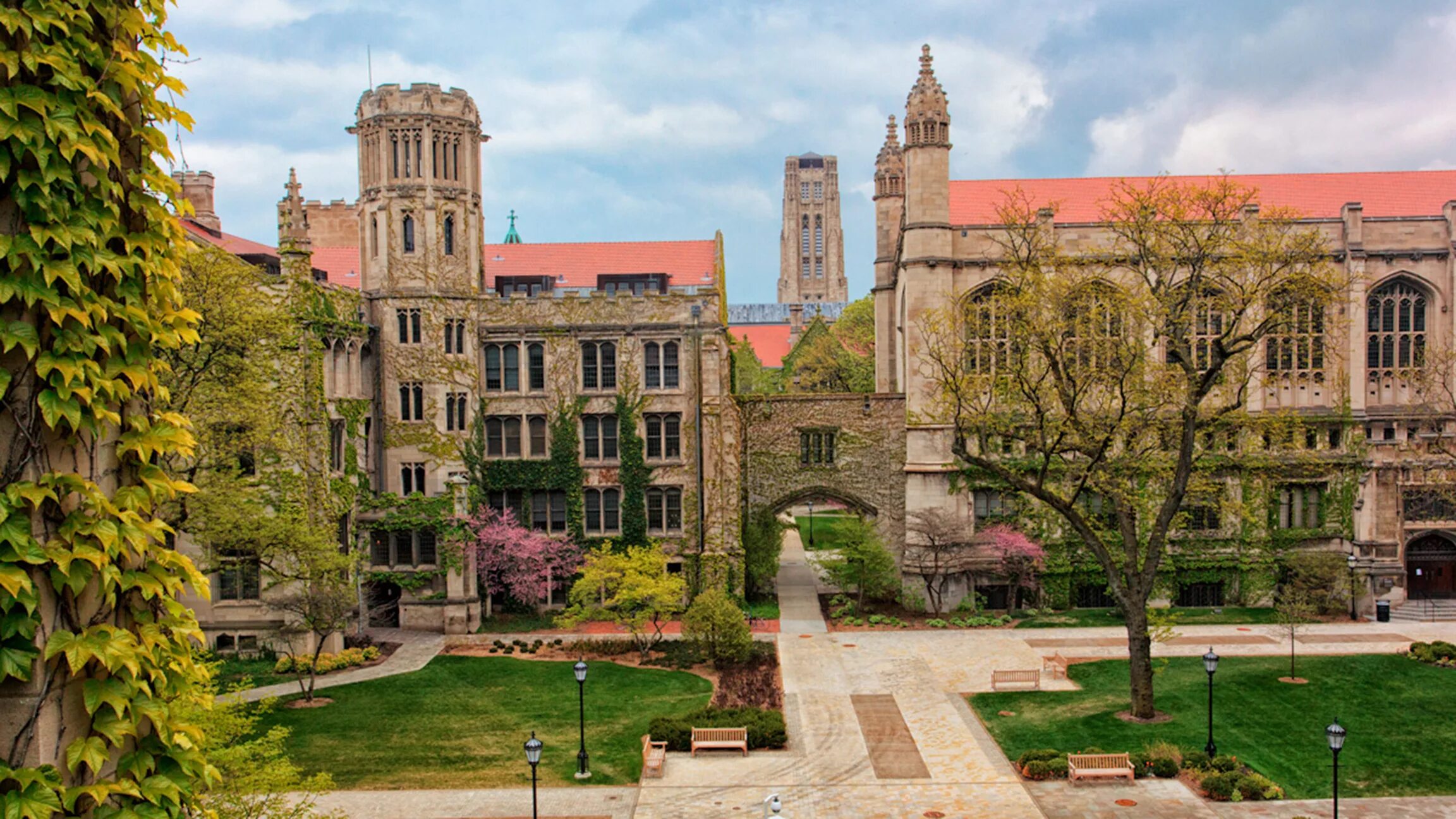 Район университет фото University of Chicago Ties for No. 3 Spot on Best Colleges List Chicago News WTT