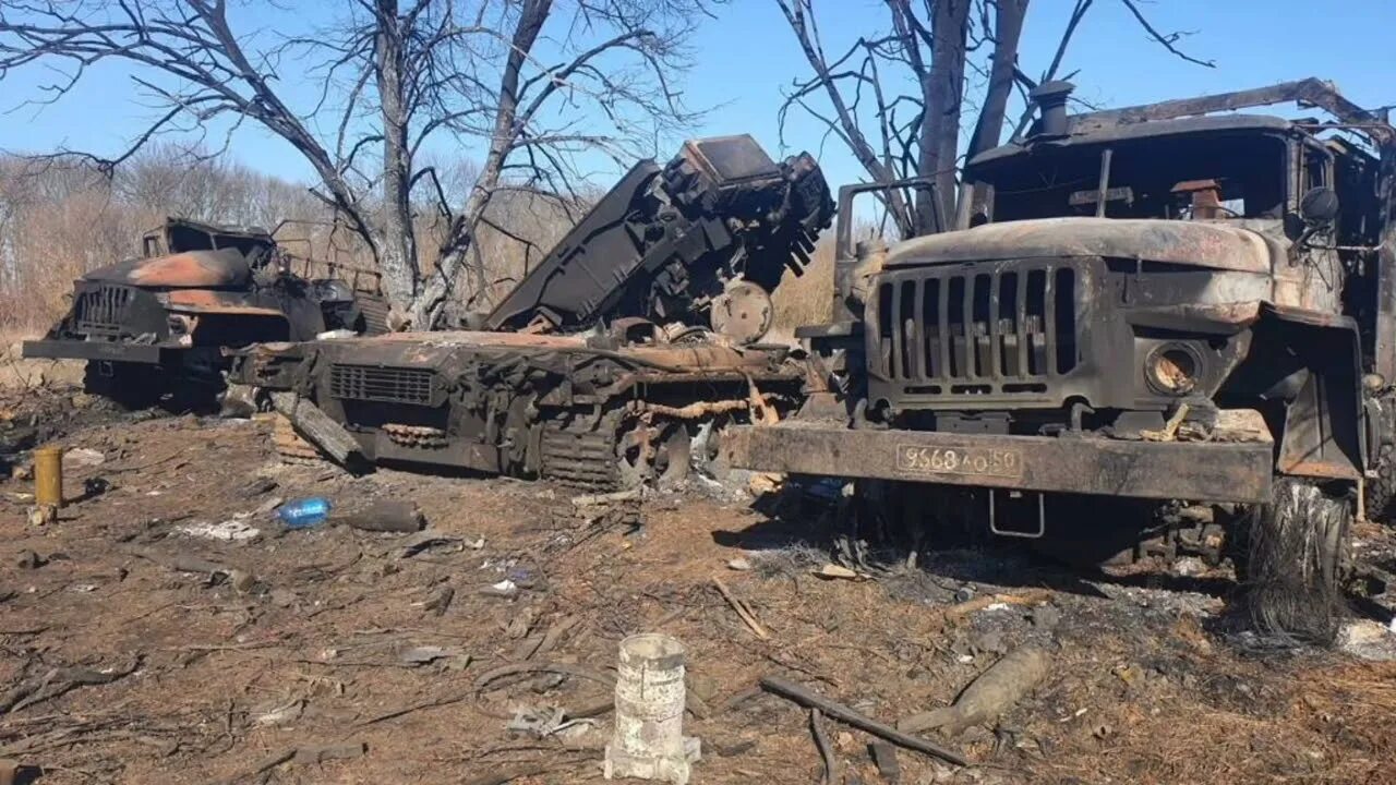 Разбитая техника всу фото Біля Тростянця Сумської області наші сили оборони знищили колону ворожої техніки