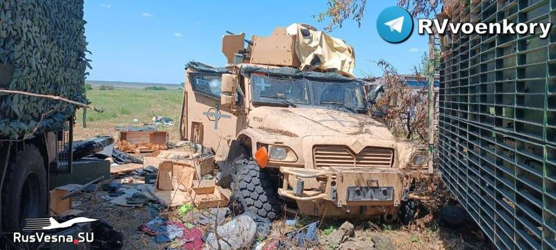 Разбитая техника всу фото В сети появились изображения разгромленной колонны западной техники ВСУ в районе