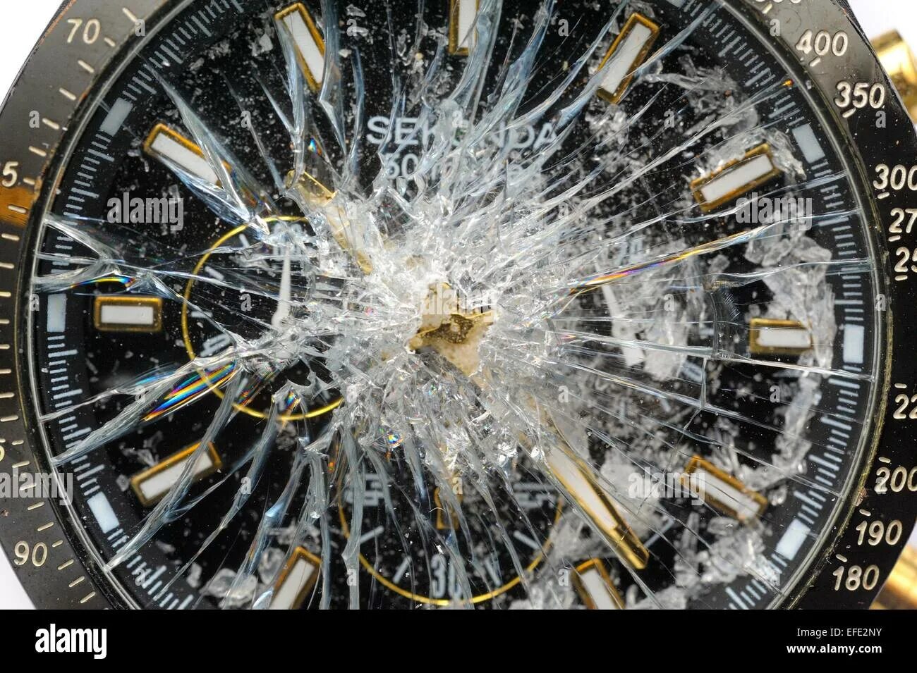 Разбитые часы фото Broken watch hi-res stock photography and images - Alamy