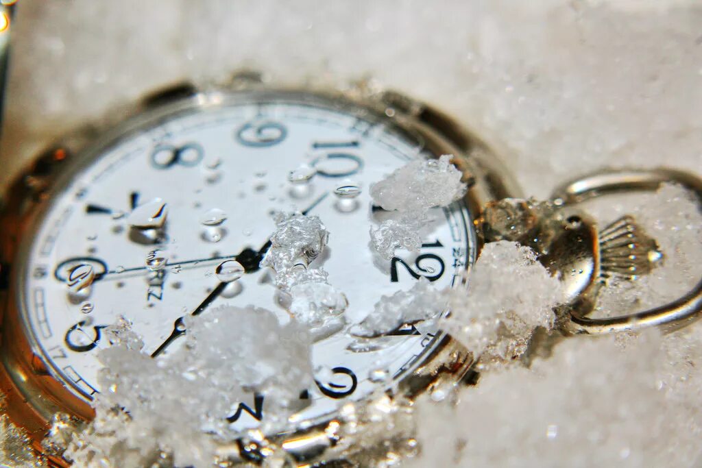 Разбитые часы фото Wallpaper : macro, clock, ice, closeup, frozen, watch, freeze, pocketwatch, froz