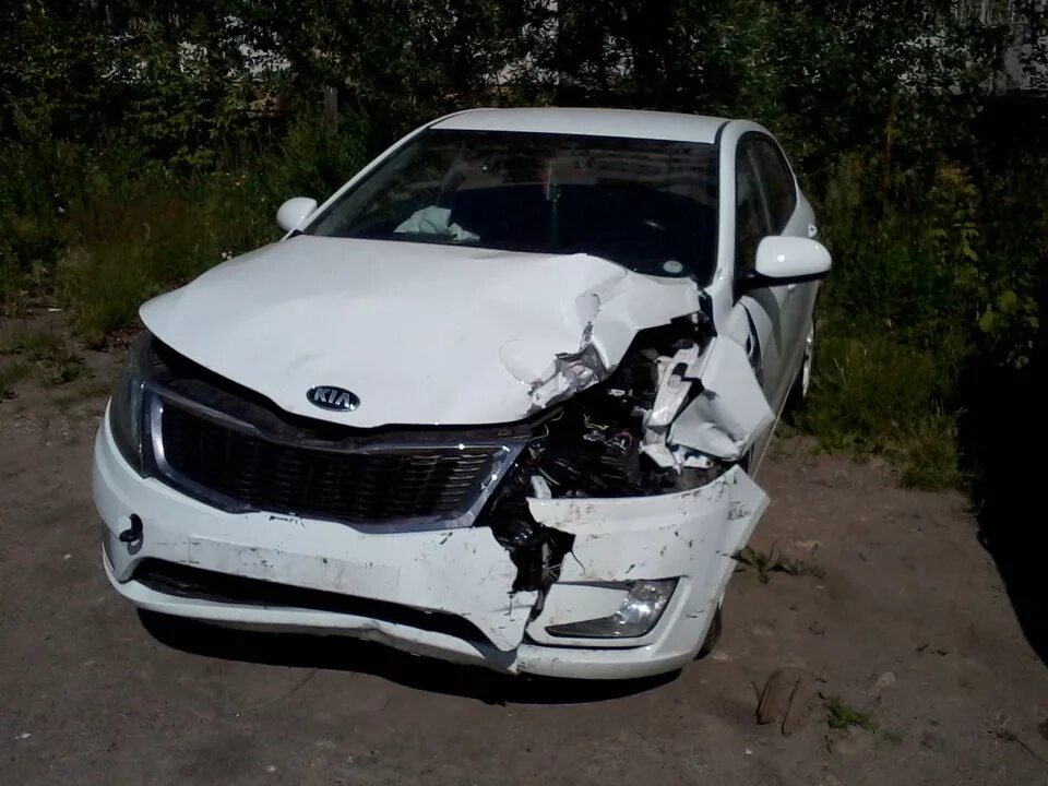 Разбитые киа рио фото Жизнь кирюшы оказалась короткой - KIA Rio (3G), 1,6 л, 2013 года ДТП DRIVE2