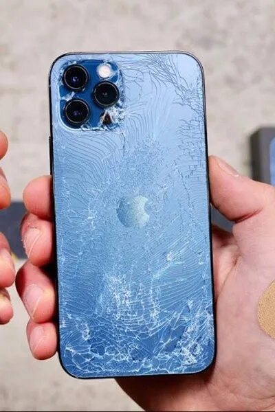 Разбитый айфон 15 про макс фото Apple Starts iPhone 12 Cracked Rear Glass Repairs Instead of Device Replacement 