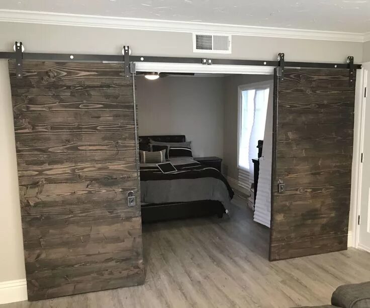 Раздвижная дверь своими руками в домашних Double Rustic Barn Doors (From Framing Lumber) Home, Home improvement projects, 