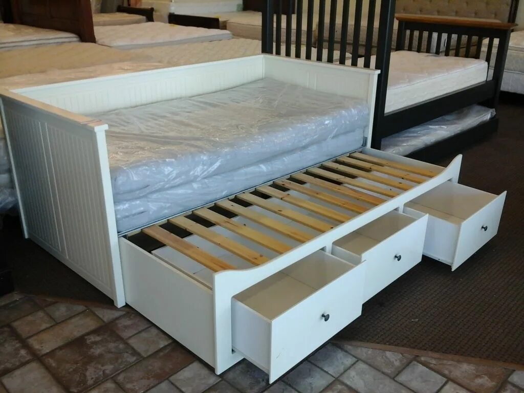 Раздвижная кровать фото Ikea Daybed With Trundle Ikea デ イ ベ ッ ド, 収 納 付 き ベ ッ ド, ベ ッ ド ル-ム の ア イ デ ア