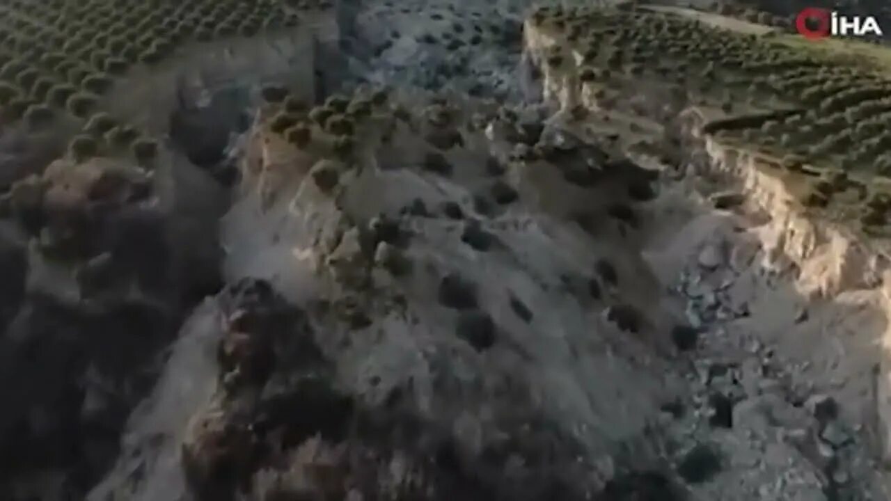 Разлом в турции после землетрясения фото A huge fault in the Hatay province of Turkey after the earthquake - YouTube