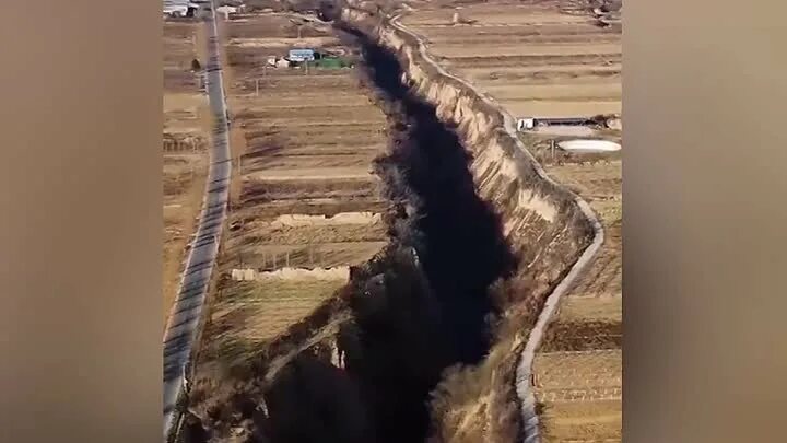 Разлом в турции после землетрясения фото Так выглядит турецкий Хатай после сильнейшего землетрясения. В результате... Инт