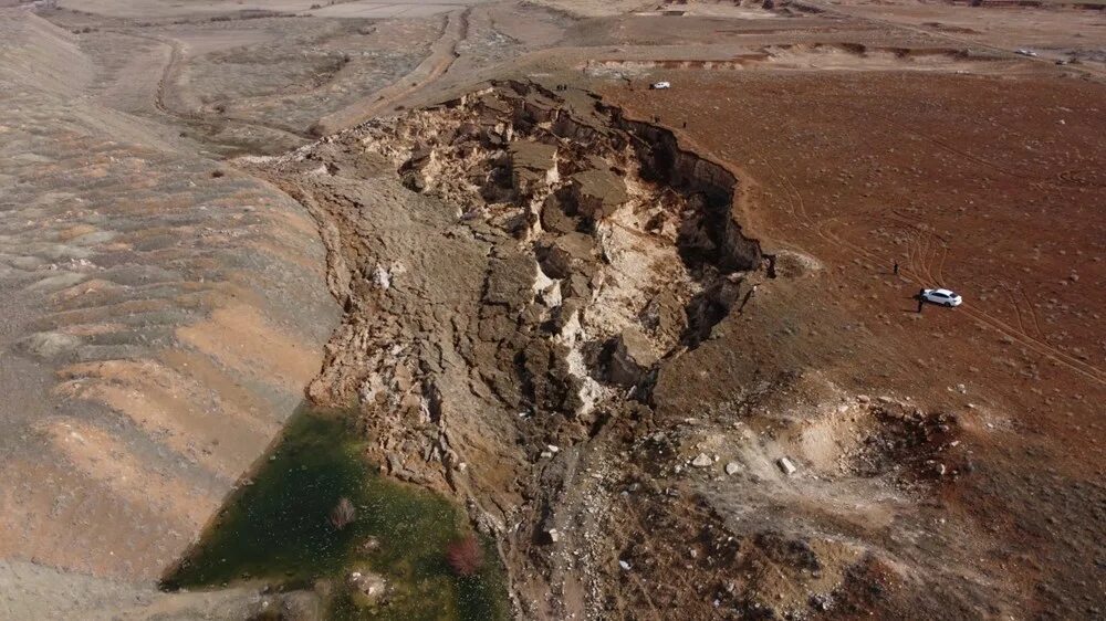 Разлом в турции после землетрясения фото Depremde oluşan devasa yarık havadan görüntülendi - Son Dakika Türkiye Haberleri