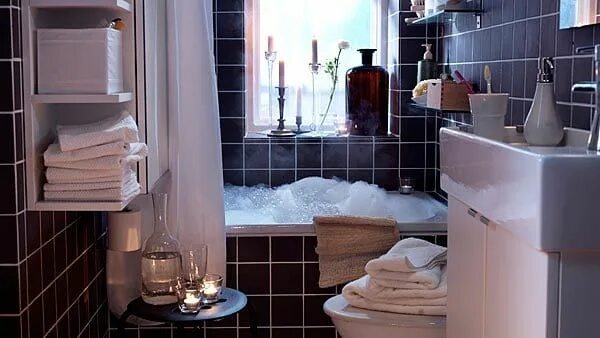 Размещение в ванной комнате фото Small space Small laundry and bath - IKEA Small bathroom with bath, Floating bat