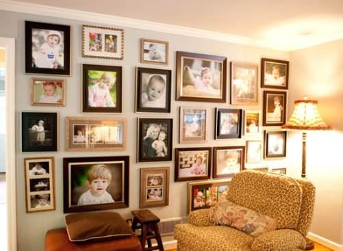 Разместить фото в комнате How to Display Framed Photos on a Wall and Family Wall Ideas Photo wall display,