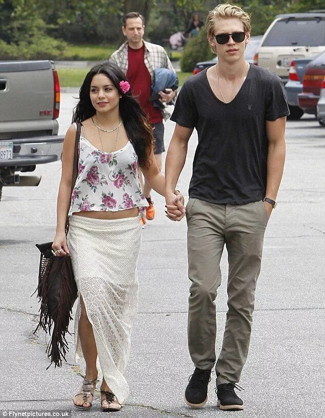 Разница в росте фото Vanessa Hudgens and Austin Butler's Domestic Bliss