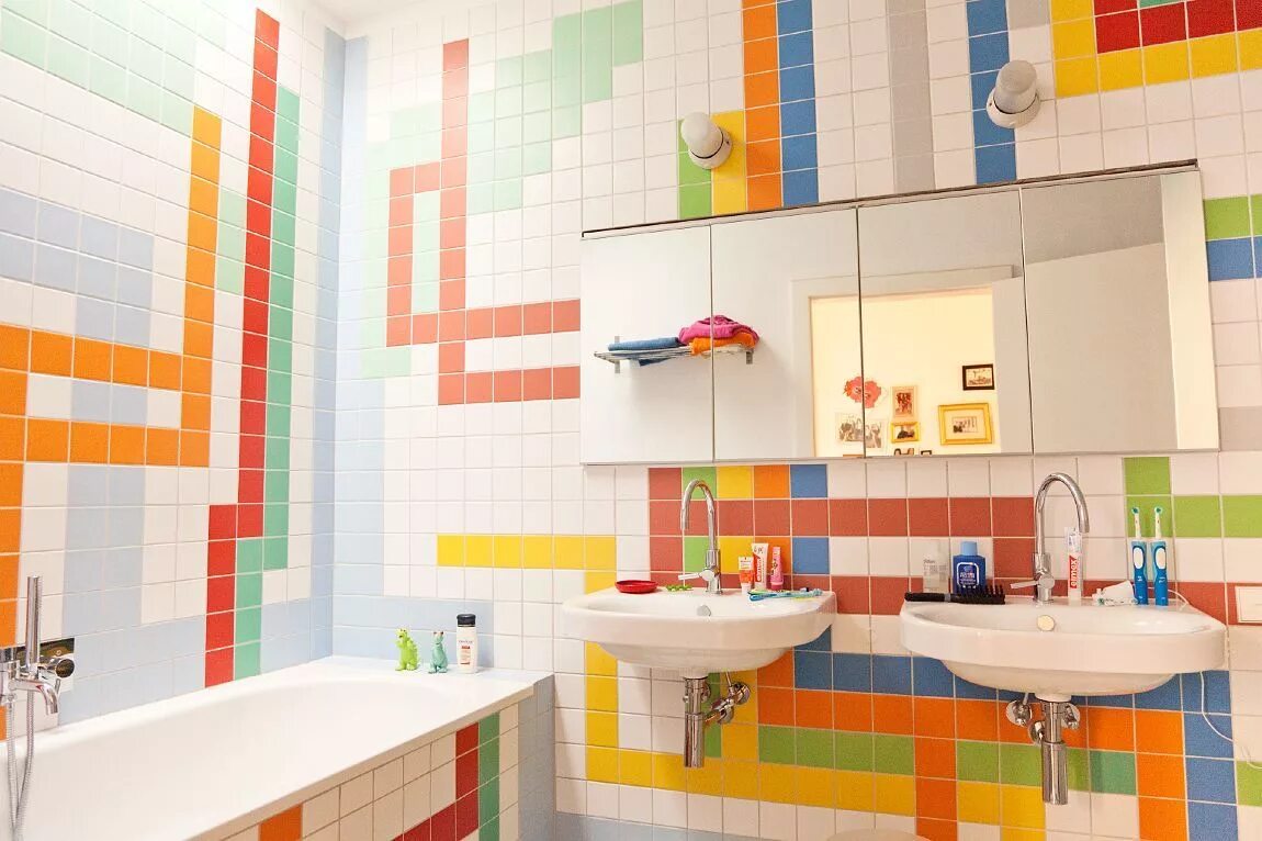 Разноцветная плитка фото color bathroom Kids bathroom design, Brown bathroom decor, Kids bathroom colors