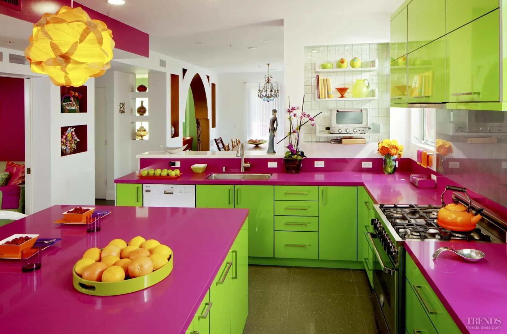 Разноцветные кухни в интерьере фото Fruitful palette Funky kitchen, Minimalist kitchen design, House and home magazi