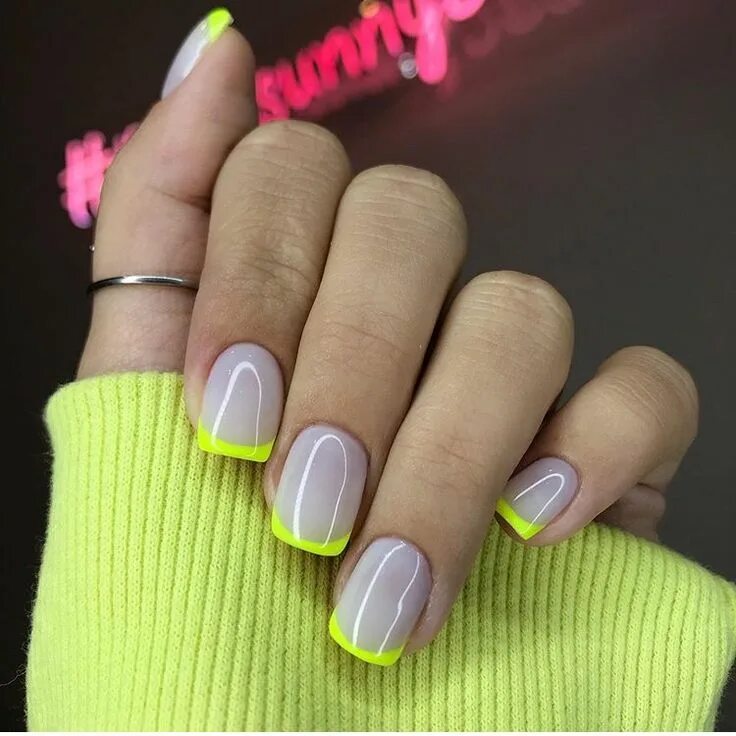 Разноцветные маникюр на короткие квадратные ногти Pin by BærbieAmbition on BARBIENAILS Manicure, Red tip nails, Nail colors