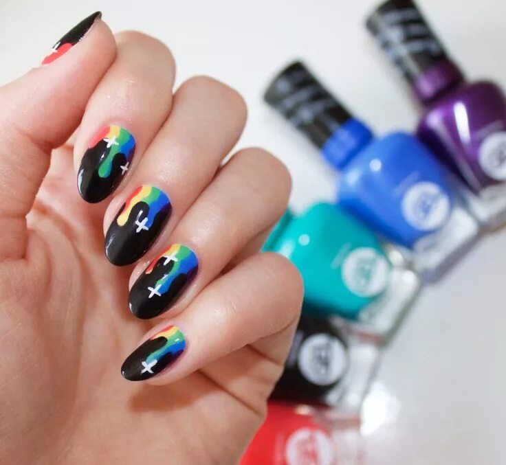 Разноцветный черный маникюр Google Image Result for https://www.turkkulturevi.net/g/2019/09/nail-art-ideas-r