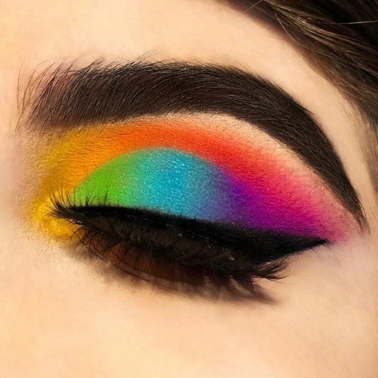 Разноцветный макияж глаз Happy pride month. Here is my rainbow eye look. IG: @emvalencia Rainbow eye make