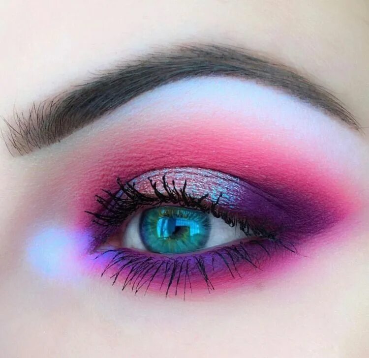 Разноцветный макияж глаз Like what you see? Follow me for more: @uhairofficial in 2022 Purple eye makeup,