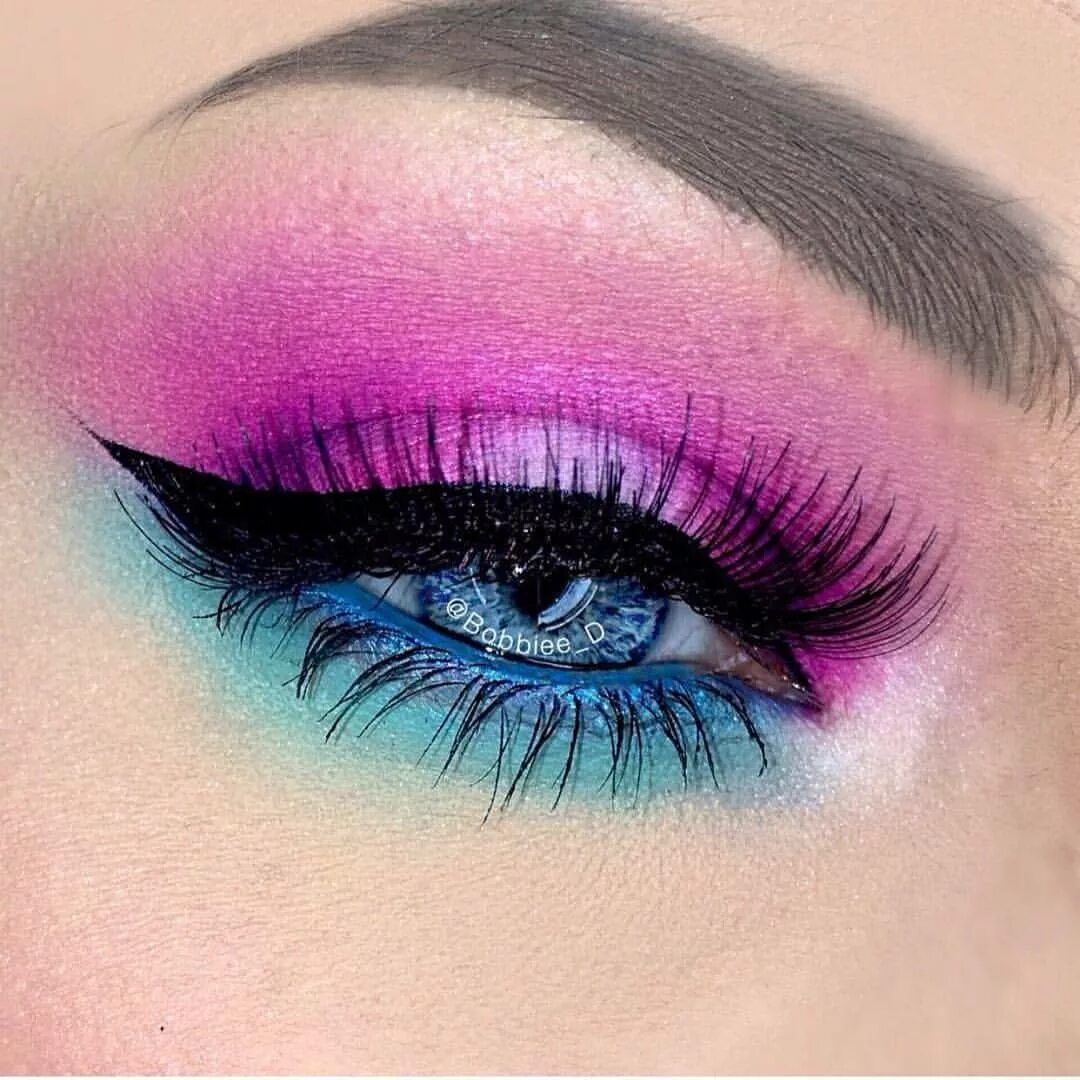 Разноцветный макияж глаз Pink and blue Pink makeup, Blue makeup, Eye makeup