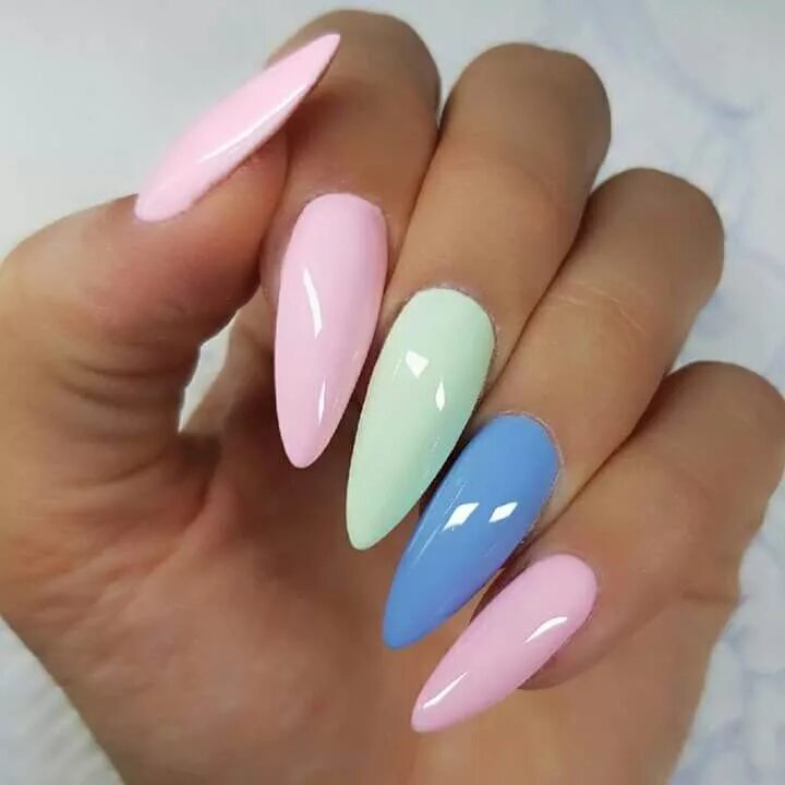 Разноцветный маникюр миндаль Pin by yasmin araújo on unhas Pastel nails, Nail manicure, Manicure