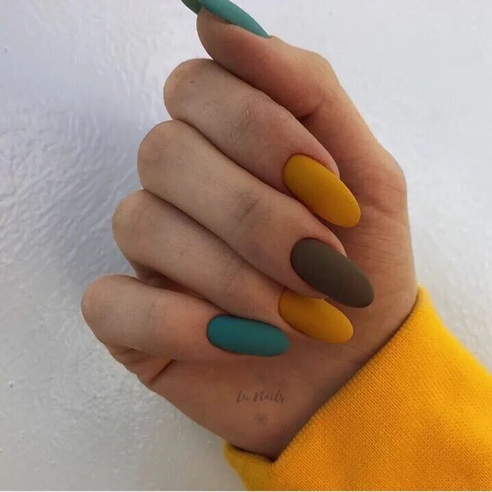 Разноцветный маникюр на осень Осенний маникюр Multicolored nails, Makeup nails designs, Manicure