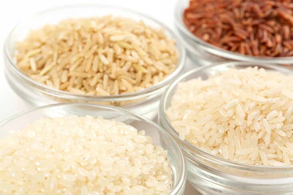 Разновидности риса фото Long rice, round rice, unpolished and brown rice varieties - Creative Commons Bi