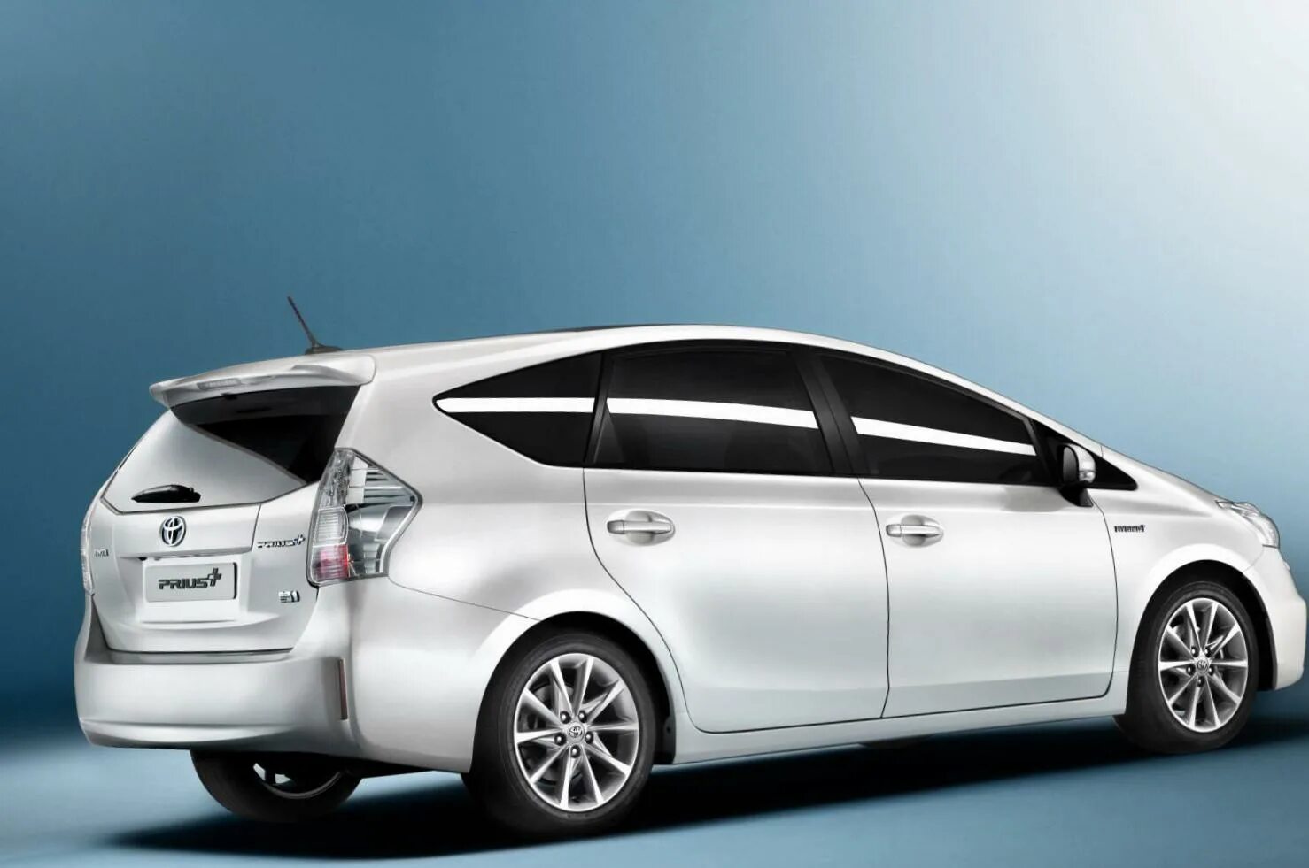 Разновидности тойот фото Toyota Prius+ Photos and Specs. Photo: Toyota Prius+ reviews and 25 perfect phot