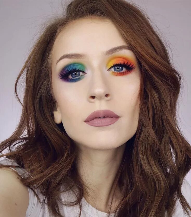 Разные глаза макияж Rainbow Two-Toned Eye Makeup Tutorial