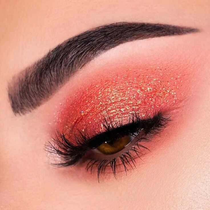 Разные красивые макияжи Leveling up this gorgeous look with some major glitter ✨ - Wearin Eye makeup, Mi