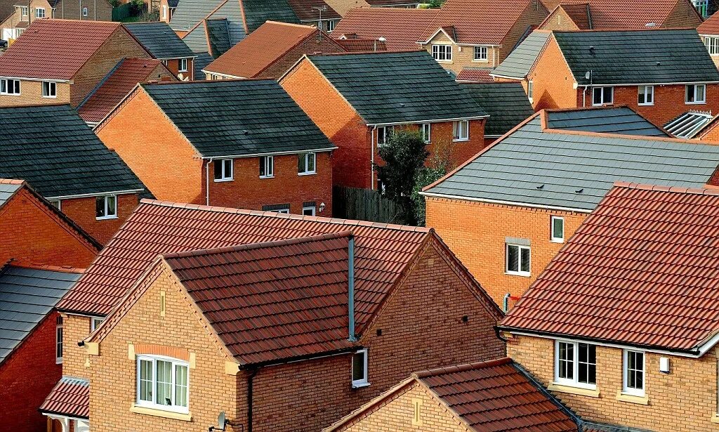 Разные крыши домов фото More than HALF the nation's wealth is trapped in homes as value of Britain's hou