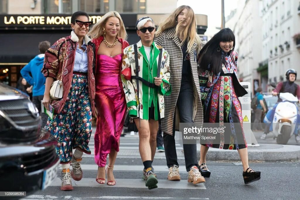 Разные модные стили 2,235 Paris Fashion Week Womenswear Spring Summer 2019 Day One Stock Photos, Hig