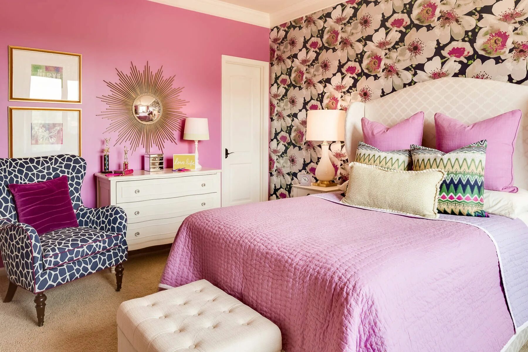 Разные цвета обоев в интерьере 3 Steps To A Girly Adult Bedroom Feminine bedroom, Pink bedrooms, Girly bedroom