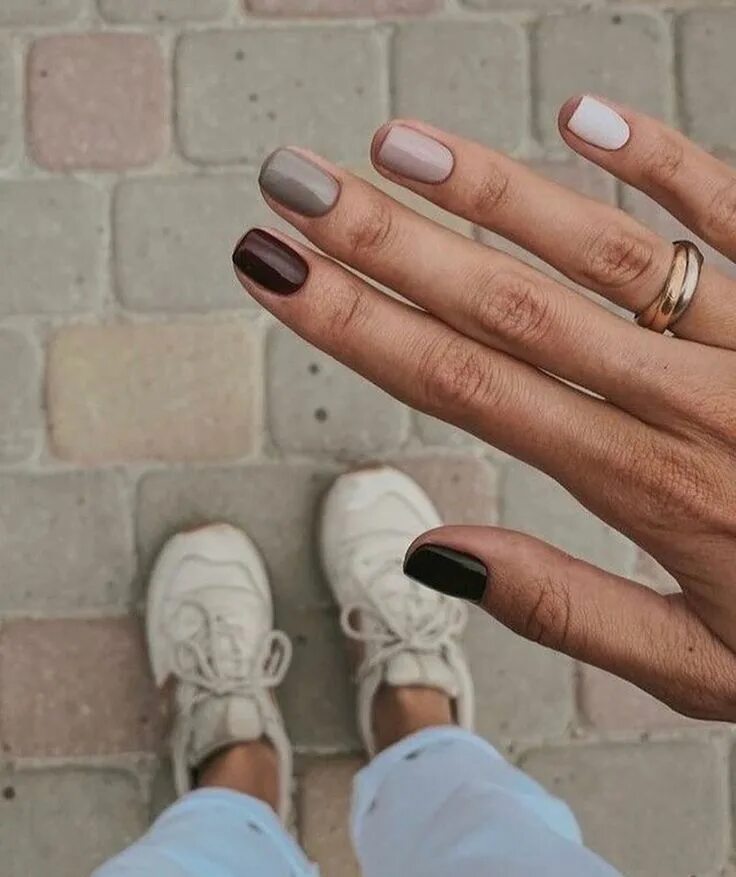 Разный маникюр на двух руках фото Coffee colors nails ☕ ? Minimal nails, Makeup nails designs, Minimal nails art