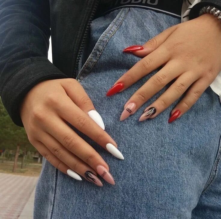 Разный маникюр на двух руках фото Pin on Миндаль Pointy nails, Edgy nails, Manicure